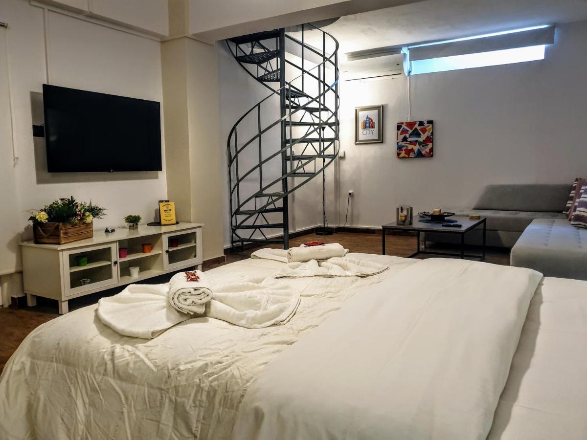 City House Loft Apartment Kalamata Bagian luar foto